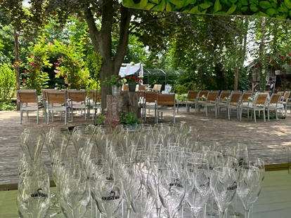 Bruiloft - Hochzeitsessen: À la carte - Thenneberg - Empfang und Bestuhlung auf der Terrasse - RAHOFER Bräu Restaurant