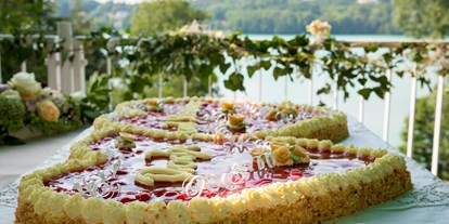 Hochzeit - Candybar: Donutwall - Märkische Höhe - Seeterrasse  - Strandhotel Vier Jahreszeiten Buckow