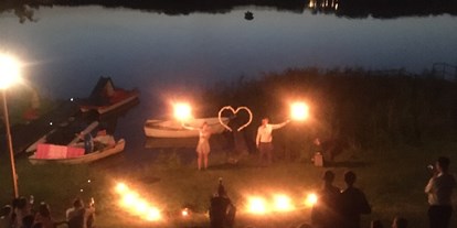 Hochzeit - Umgebung: am Fluss - Falkenhagen (Landkreis Märkisch-Oderland) - Feuershow am See - Strandhotel Vier Jahreszeiten Buckow
