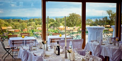 Hochzeit - Umgebung: in einer Stadt - Wien - Die Aussicht aus dem Restaurant - Oktogon am Himmel