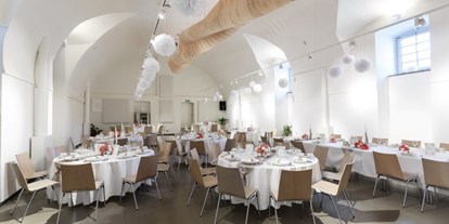 Hochzeit - PLZ 7093 (Österreich) - Der Festsaal im Martinsschlössl Donnerskirchen wird für Hochzeiten festlich gescmückt.  - Martinsschlössl Donnerskirchen