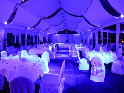 Hochzeit - Geeignet für: Eventlocation - Pillichsdorf - Das Festzelt mit LED-Beleuchtung nach Wunschfarbe - Das Chadim