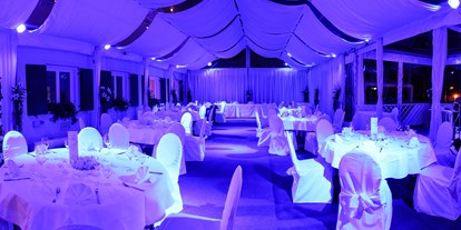 Hochzeit - Wien Donaustadt - Das Festzelt mit LED-Beleuchtung nach Wunschfarbe - Das Chadim