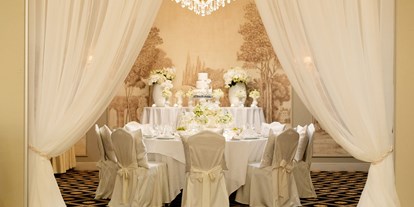 Hochzeit - Geeignet für: Eventlocation - Laxenburg - Romantic Winter Wedding, (c) Melanie Nedelko - Hotel Bristol Vienna