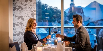 Hochzeit - Geeignet für: Private Feier (Taufe, Erstkommunion,...) - Schleedorf - Candle Light Dinner im IMLAUER Sky Restaurant, mit Blick auf die Müllner Kirche - IMLAUER Hotel Pitter Salzburg