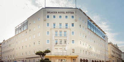 Hochzeit - Frühlingshochzeit - Unken - Außenansicht vom IMLAUER HOTEL PITTER Salzburg - IMLAUER Hotel Pitter Salzburg