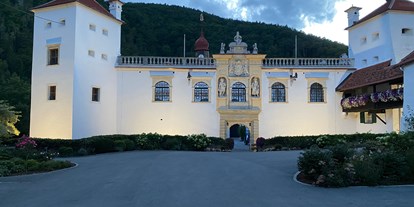 Hochzeit - Garten - Steiermark - Schlossportal bei Nacht  - Gartenschloss Herberstein