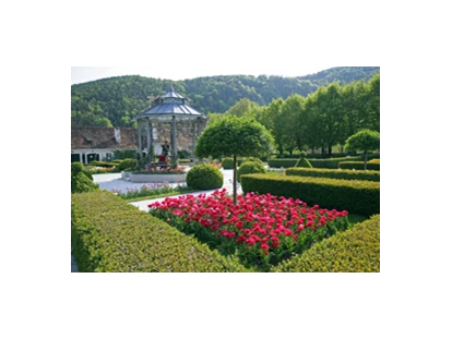 Hochzeit - Hochzeitsessen: À la carte - Thermenland Steiermark - Historischer Rosengarten bei Schloss Herberstein 
 - Gartenschloss Herberstein