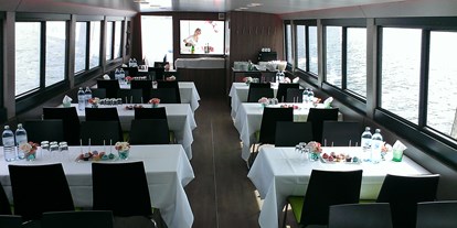 Hochzeit - externes Catering - Mühlbach (Attersee am Attersee) - Salon unter Deck - Mondsee Schifffahrt Hemetsberger