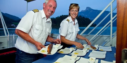 Wedding - Umgebung: in den Bergen - Bach (Waldzell) - Fishing Captain's Dinner an Bord des Eventschiff "Herzog Odilo" - Mondsee Schifffahrt Hemetsberger