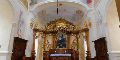Mariage - Hochzeits-Stil: Boho - St. Oswald (St. Oswald) - Kapelle Innenansicht - Schloss Neubruck