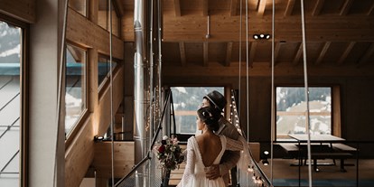 Hochzeit - Hochzeits-Stil: Boho - Flachau - Hängebrücke in der Galerie, direkt am Panoramafenster - Lumberjack Bio Bergrestaurant