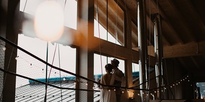 Hochzeit - Hochzeits-Stil: Modern - Flachau - Hängebrücke in der Galerie - Lumberjack Bio Bergrestaurant