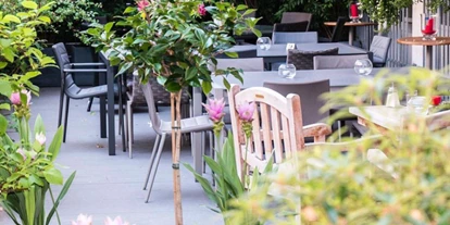 Bruiloft - Art der Location: im Freien - Schönfließ - Grosse und grüne Gartenterrasse - Kaffeehaus Mila