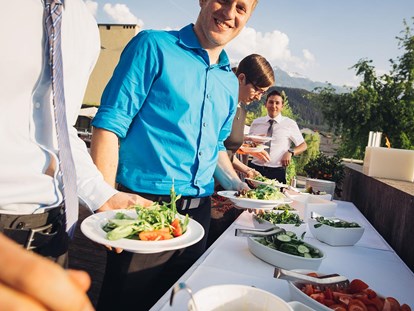Hochzeit - Geeignet für: Produktpräsentation - Absam - Eine Hochzeit mit Grillbuffet im Freien im Parhotel Hall, Tirol.
Foto © blitzkneisser.com - Parkhotel Hall