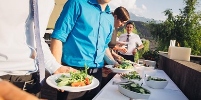 Hochzeit - Geeignet für: Eventlocation - Tiroler Unterland - Eine Hochzeit mit Grillbuffet im Freien im Parhotel Hall, Tirol.
Foto © blitzkneisser.com - Parkhotel Hall