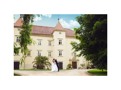 Hochzeit - Umgebung: am Land - Pengersdorf (St. Pölten) - Schloss Gurhof im Schlossgarten - Schloss Gurhof 
