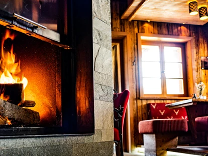 Bruiloft - Klimaanlage - Ridnaun - Ratschings - Kaminofen im Restaurant für eine gemütliche Atmosphäre während einer kleine Hochzeit in den Bergen - Panorama Alm Sölden