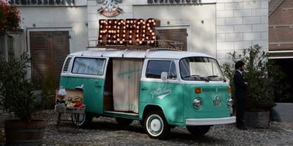 Hochzeit - Frühlingshochzeit - Sargans - Photobus vor der Location für schöne Erinnerungen - Event Schloss Reichenau
