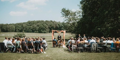 Wedding - Art der Location: im Freien - Börnicke (Landkreis Barnim) - Freie Trauung auf der Wiese vor dem Restaurant - Gut Sarnow - Hotel und Restaurant 