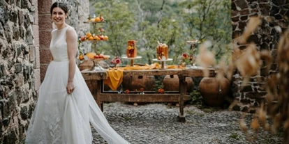 Wedding - Art der Location: privates Anwesen - Kaltern an der Weinstrasse - Sweet Table oder Sektempfang im Nordgarten. - Schloss Wangen Bellermont