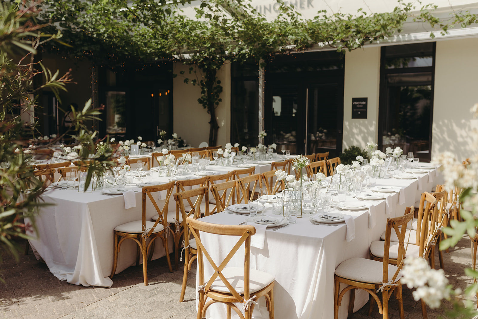 Location per matrimoni - Ein typisches Dinnersetting im Weingut, unter den Reben im Wintergarten. - Weingut Nico Sonntag