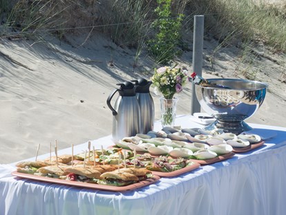 Hochzeit - Art der Location: Eventlocation - Thiessow - Picknick am Strand - Vju Hotel Rügen