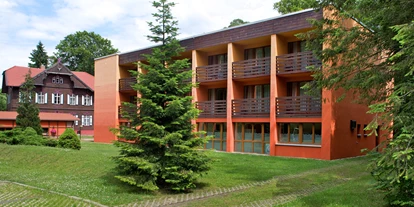 Hochzeit - Frühlingshochzeit - Hammelspring - Gästehaus mit dem Hotelzimmer - auf der Waldseite funktioniert das Babyphone bis in den Saal - Jagdschloss Waldsee