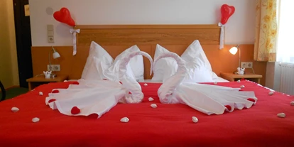 Wedding - Festzelt - Wohlfühlzimmer für Ihre Hochzeitsnacht - Naturhotel Schloss Kassegg
