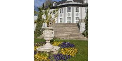 Mariage - Geeignet für: Vernissage oder Empfang - Recklinghausen - Unsere herrschaftliche VILLA VERA in der Nähe von DortmundTerrasse mit großer Treppe gibt Ihrem Fest einen passenden Rahmen - Villa Vera