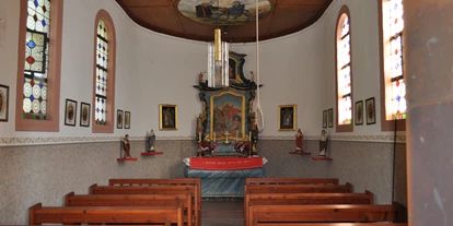 Mariage - Kirche - Allemagne - Im Inneren der Kapelle gibt es einen schönen Altar mit dem Heiligen St. Martin als Altarbild und Platz für ca. 35-40 Personen. - Martinskapelle auf dem Martinshof