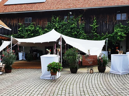 Bruiloft - Hochzeitsessen: mehrgängiges Hochzeitsmenü - Neuhaus (Neuhaus) - Zelt im Innenhof - Jöbstl Stammhaus 