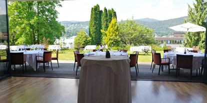 Hochzeit - Hochzeitsessen: 5-Gänge Hochzeitsmenü - PLZ 9020 (Österreich) - Blick in den Garten vom Festsaal "Klagenfurt" - Hotel Parks Velden