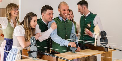 Hochzeit - Candybar: Saltybar - Obertraun - Zimmergewehrschießen gehört zu einer Hochzeit im Ausseerland einfach dazu. - Narzissendorf Zloam