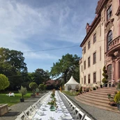 Luogo del matrimonio - Schloss Brandis Parkseite mit Kaffeetafel  - Schloss Brandis