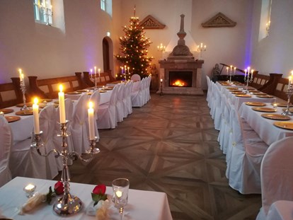 Hochzeit - Weinkeller - In der Weihnachtszeit wird die Hochzeitskapelle auch zur "Weihnachtskapelle" für private Familienfeiern und für Firmen-Weihnachtsfeiern nach traditioneller erzgebirgischer Art. - Hochzeitskapelle Callenberg (Privatkapelle)