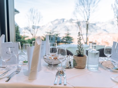 Hochzeit - Art der Location: Restaurant - Steiermark - Hochzeitstafel mit Ausblick - IMLAUER Hotel Schloss Pichlarn