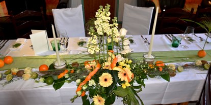 Hochzeit - Art der Location: im Freien - Asperhofen - Blumendekorationen sind sehr schön anzusehen - Bio Kräuterlandgasthaus mit Eventsaal für Hochzeiten