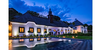 Hochzeit - Art der Location: Hotel - Wunderschöne Abendstimmung auf Schloss Luberegg - Schloss Luberegg