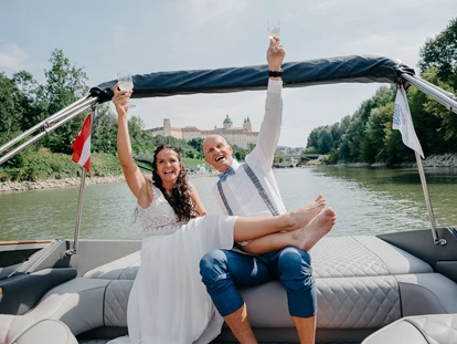 Hochzeit - interne Bewirtung - Schwadorf (St. Pölten) - Wir organisieren gerne als besonderes Highlight eine Bootsfahrt mit unserem hauseigenen Boot - Schloss Luberegg