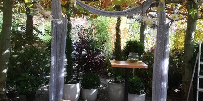 Hochzeit - Standesamt - Hüffenhardt - Elliots Cafe's Gartenhaus 