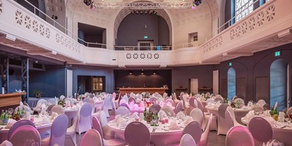 Hochzeit - Umgebung: in einer Stadt - Der elegante Festsaal des Frauenbad Heidelberg bietet Platz für 180 Hochzeitsgäste. - FRAUENBAD Heidelberg