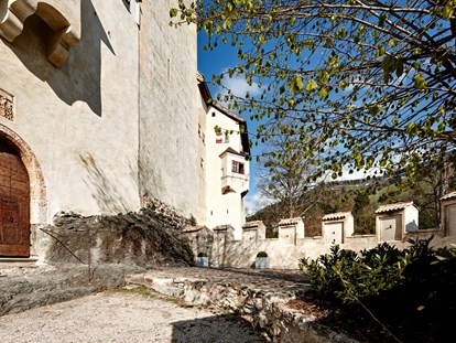 Hochzeit - nächstes Hotel - Lans - Eingangsbereich - Schloss Friedberg