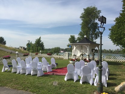 Hochzeit - barrierefreie Location - In der Loggia des Restaurant Vabene können Gartenhochzeiten direkt am Wasser gefeiert werden. - Donau Restaurant - Vabene