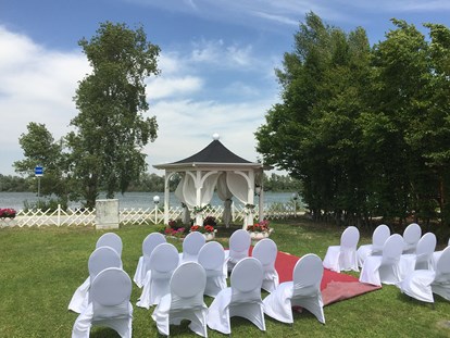 Hochzeit - Sommerhochzeit - Göttlesbrunn - In der Loggia des Restaurant Vabene können Gartenhochzeiten direkt am Wasser gefeiert werden. - Donau Restaurant - Vabene
