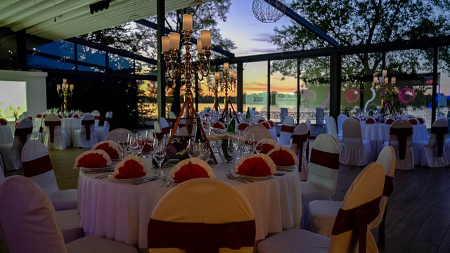 Hochzeit: Donau Terasse   -  Restaurant Va Bene an der Donau Wien