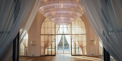 Wedding - Geeignet für: Gala, Tanzabend und Bälle - Wien-Stadt Ottakring - Eingang in den Kuppelsaal vom Schloss - Weitsicht Cobenzl