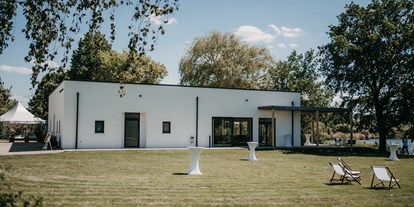 Hochzeit - Herbsthochzeit - PLZ 68794 (Deutschland) - Die Wiese des Seehaus  - Seehaus Forst