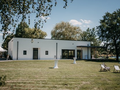 Hochzeit - Art der Location: Eventlocation - Baden-Württemberg - Die Wiese des Seehaus  - Seehaus Forst