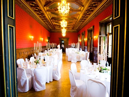 Hochzeit - Hochzeits-Stil: Boho-Glam - Roith (Rüstorf) - Festssaal Maria Theresia,  Schloss Traunsee. - Schloss Traunsee